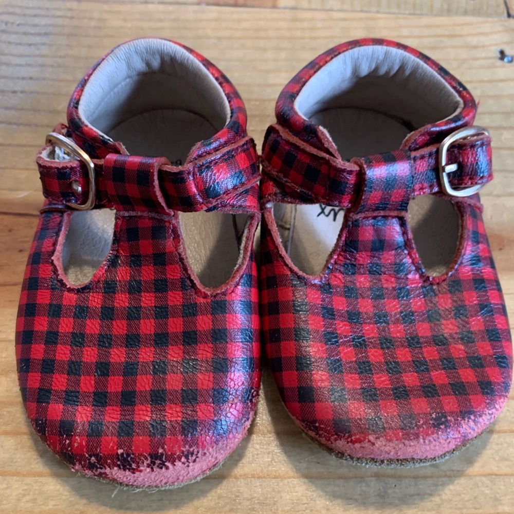 18/24 monkey feet play condition shoes. 2 pairs